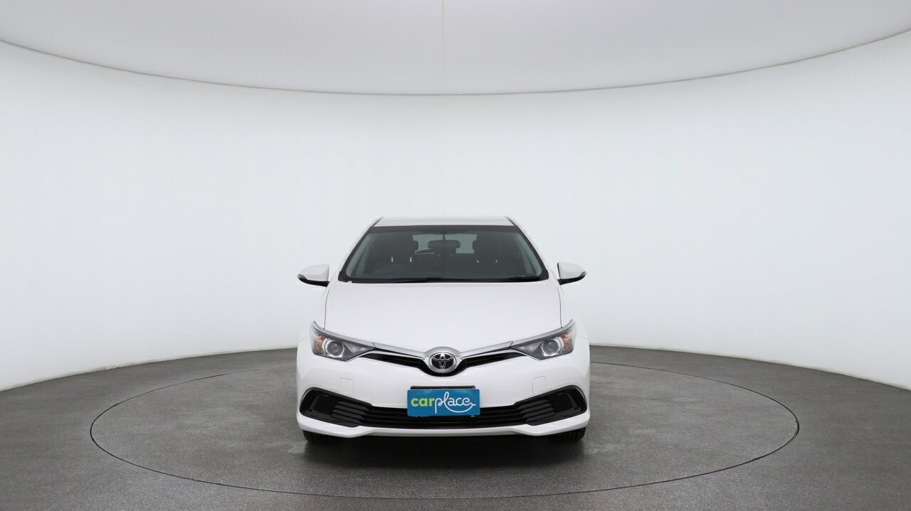 Toyota Corolla image 2