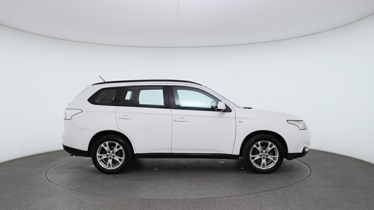 Mitsubishi Outlander image 3