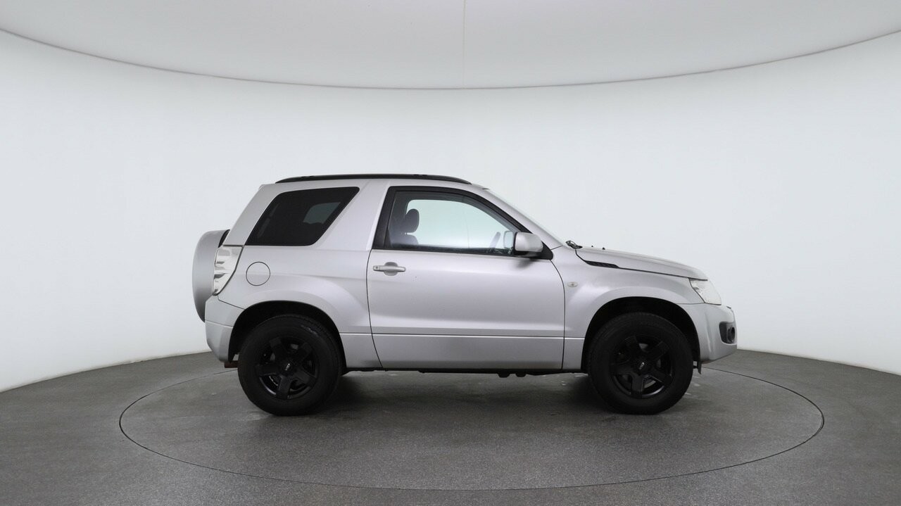 Suzuki Grand Vitara image 3