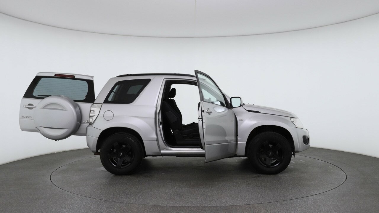 Suzuki Grand Vitara image 4