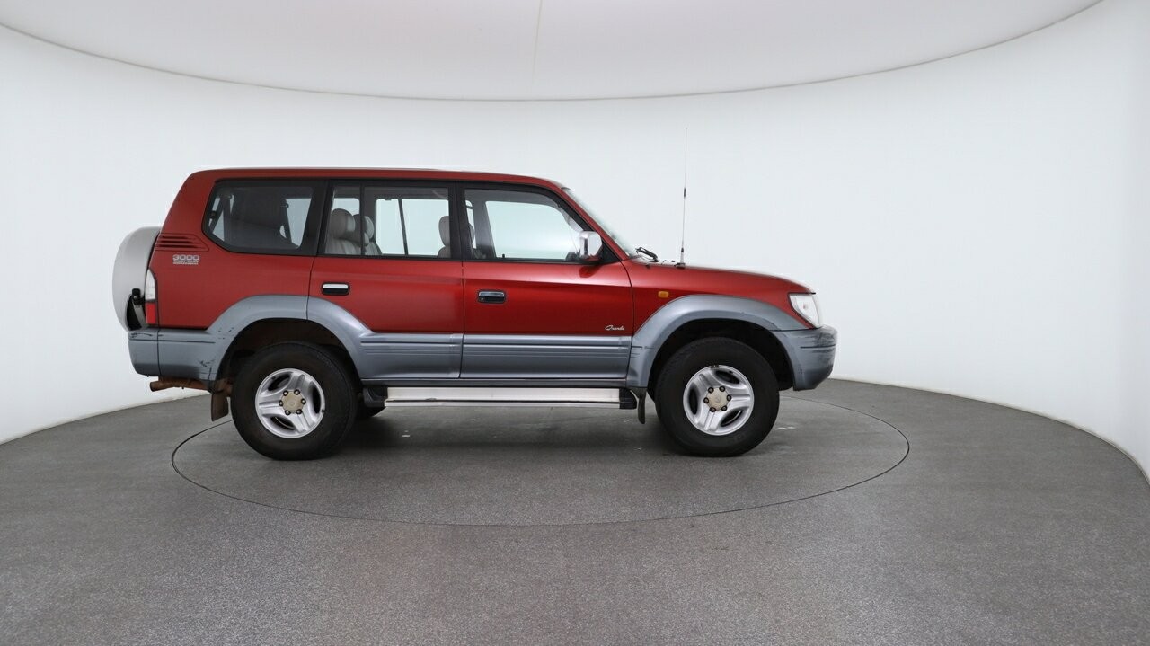 Toyota Landcruiser Prado image 3