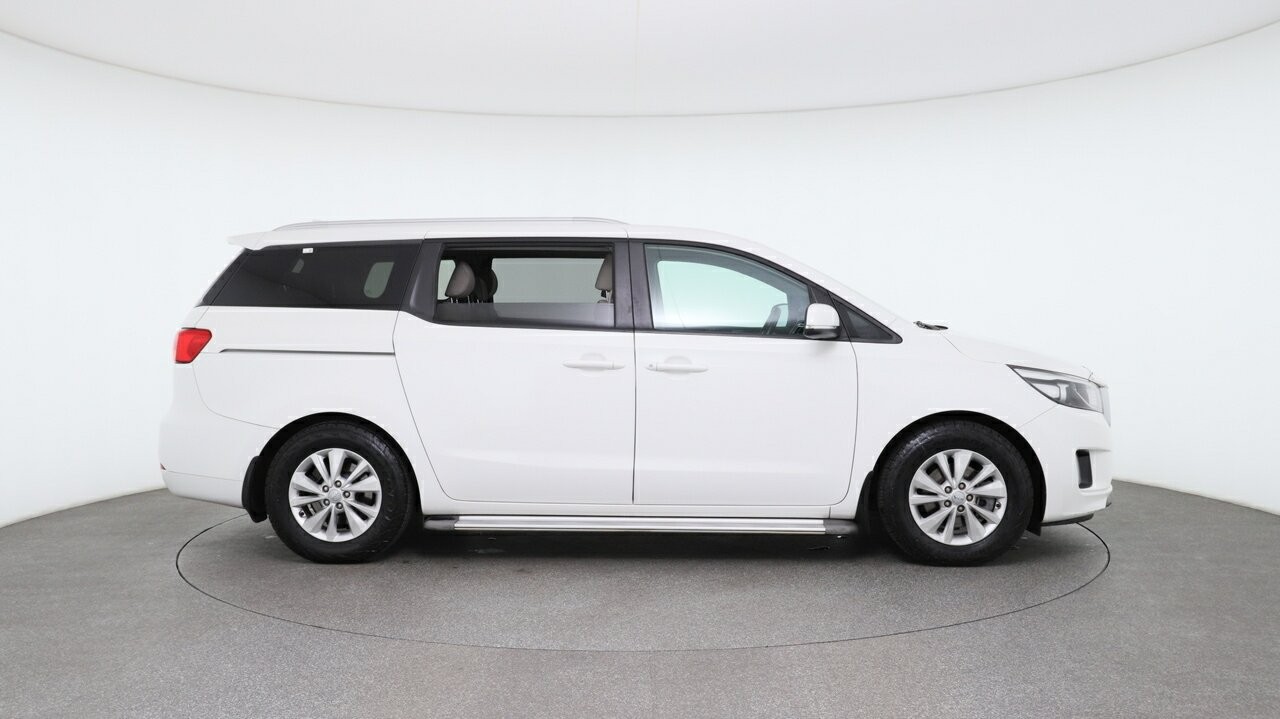 Kia Carnival image 3