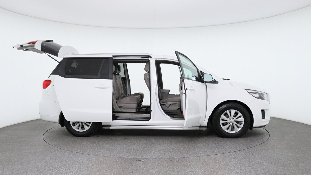 Kia Carnival image 4