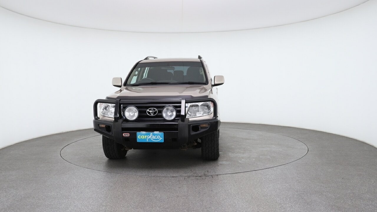 Toyota Landcruiser image 2