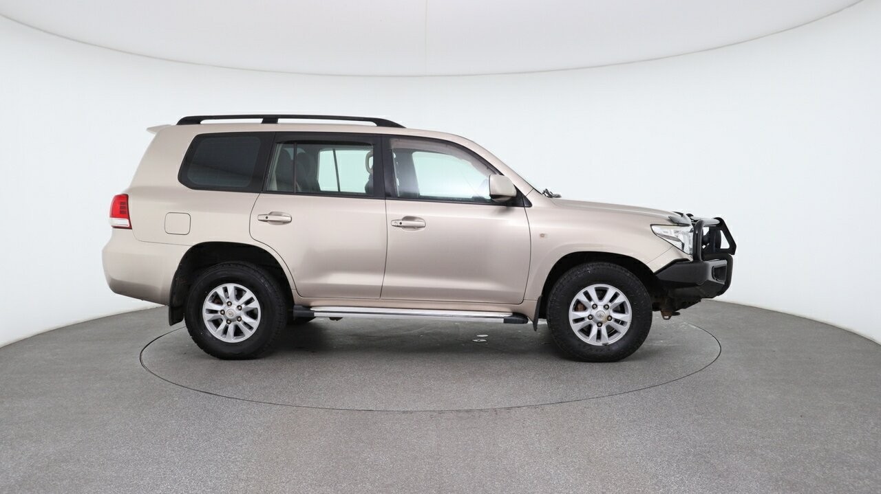 Toyota Landcruiser image 3