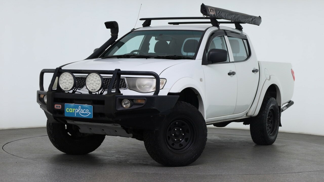 Mitsubishi Triton image 1