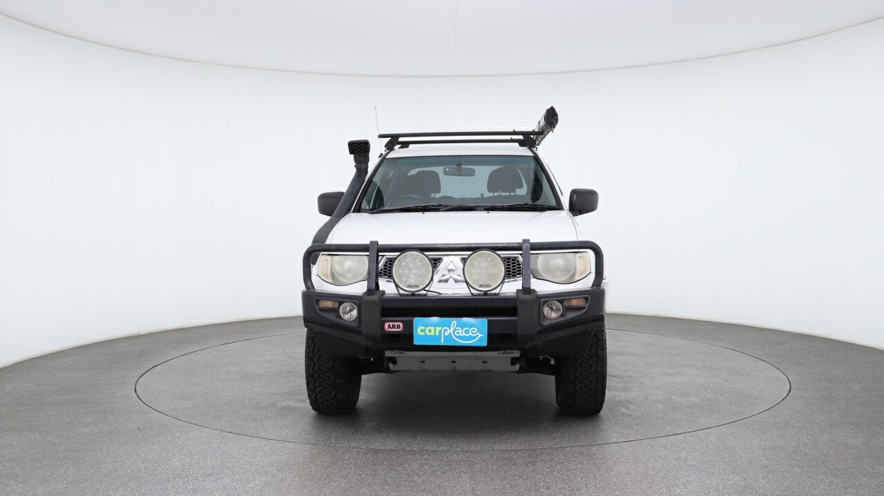 Mitsubishi Triton image 2
