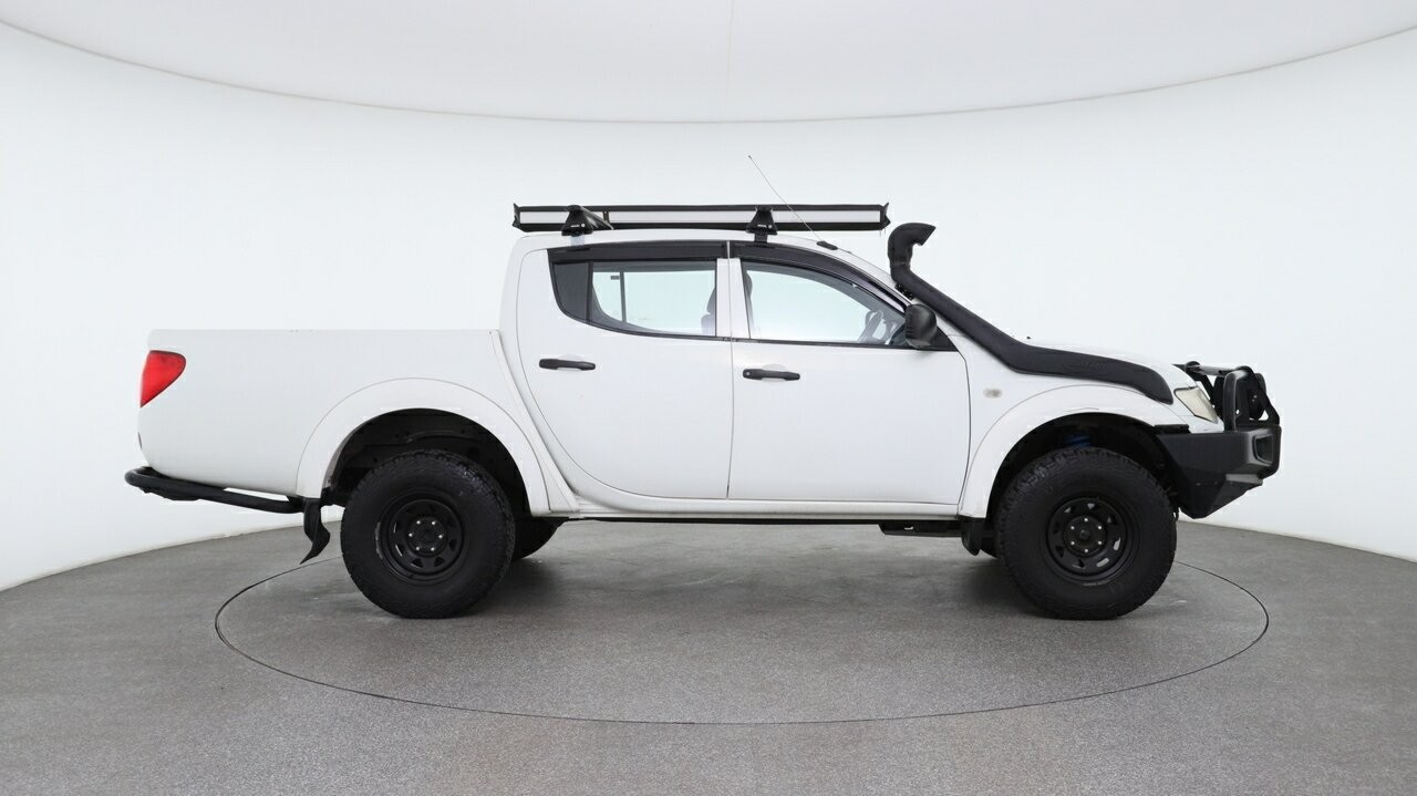 Mitsubishi Triton image 3