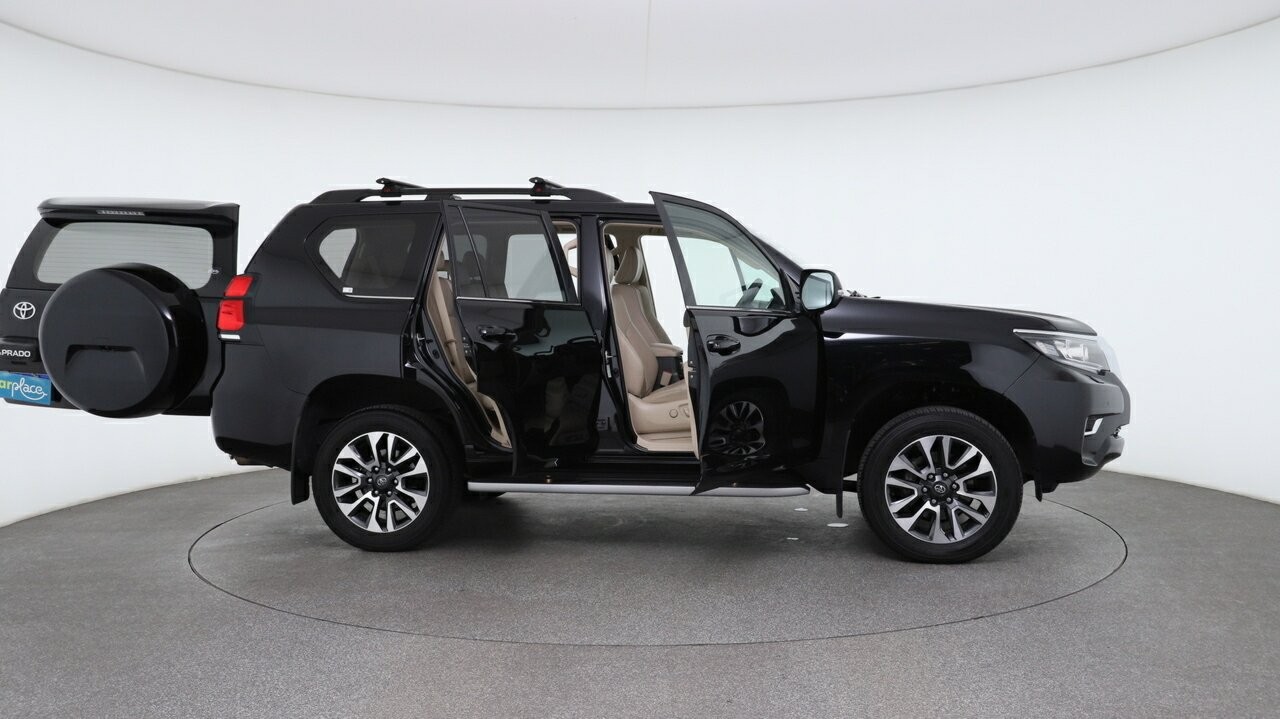 Toyota Landcruiser Prado image 4