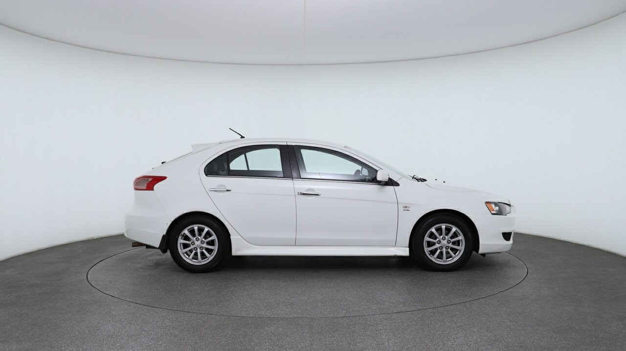 Mitsubishi Lancer image 3