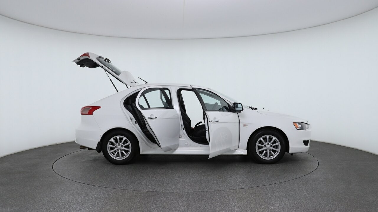 Mitsubishi Lancer image 4