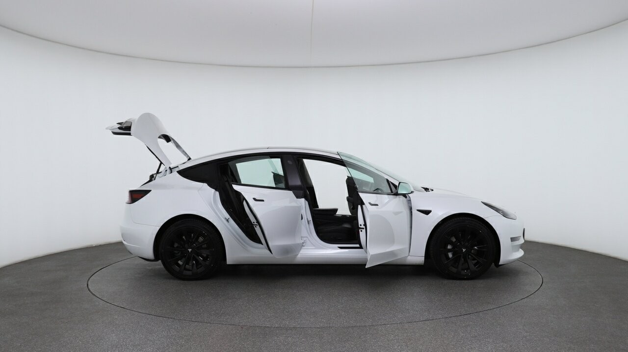 Tesla Model 3 image 4