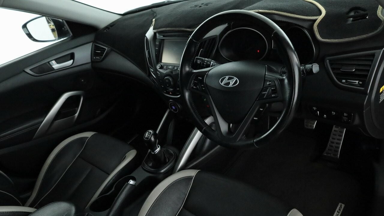 Hyundai Veloster image 4