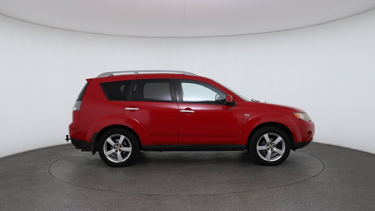 Mitsubishi Outlander image 4