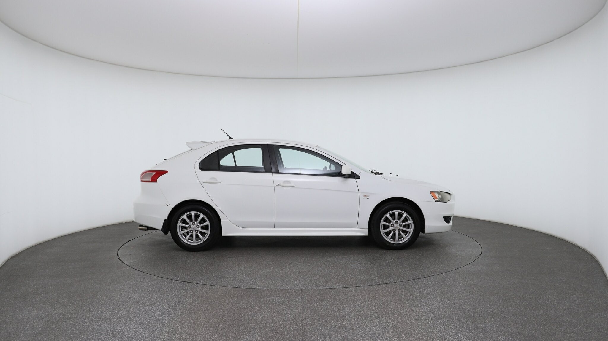 Mitsubishi Lancer image 3