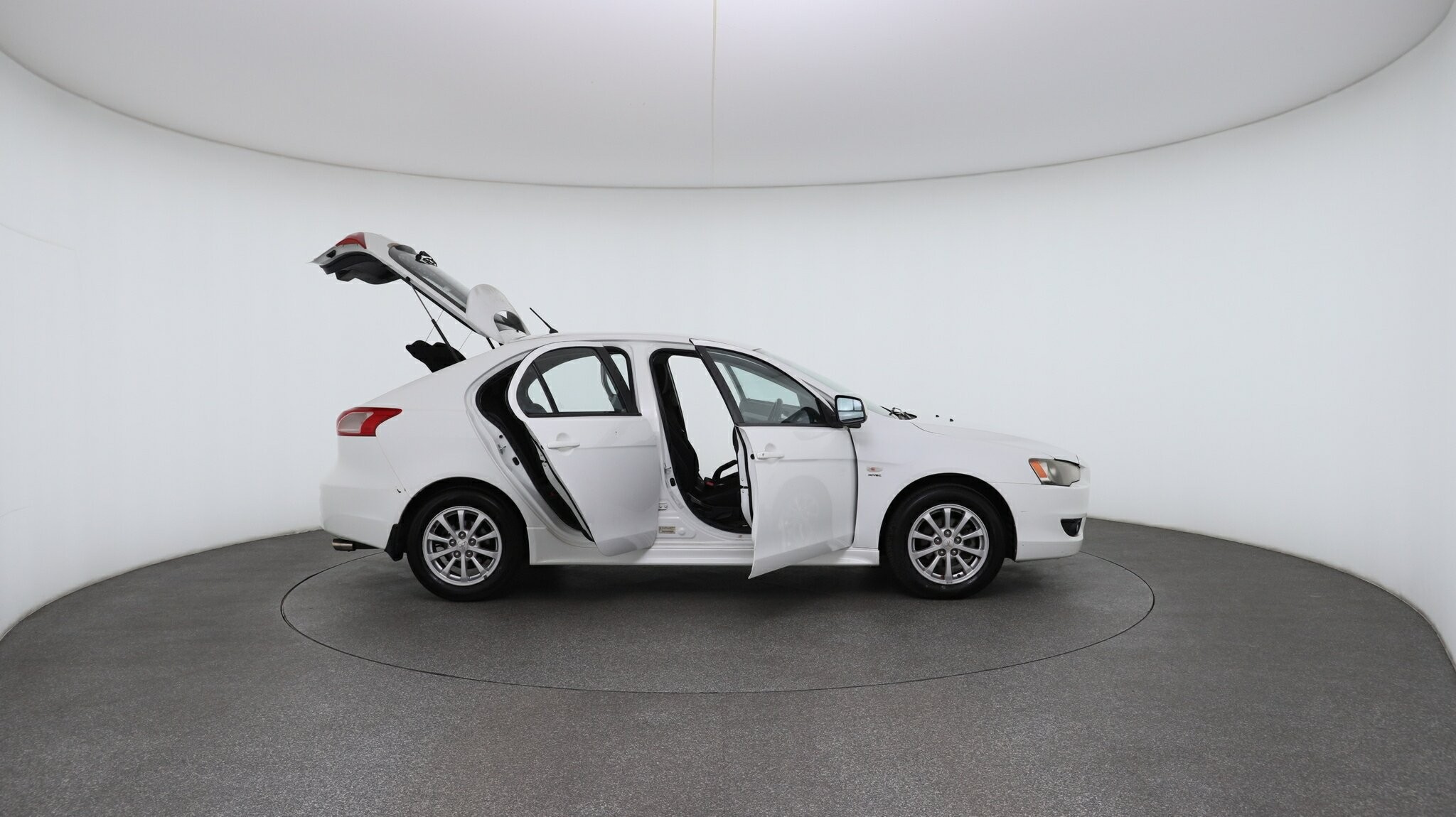 Mitsubishi Lancer image 4