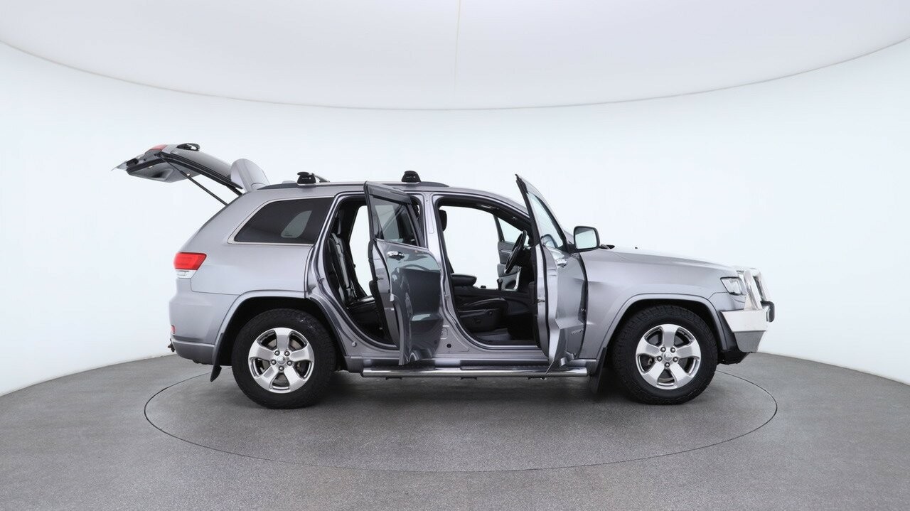 Jeep Grand Cherokee image 4