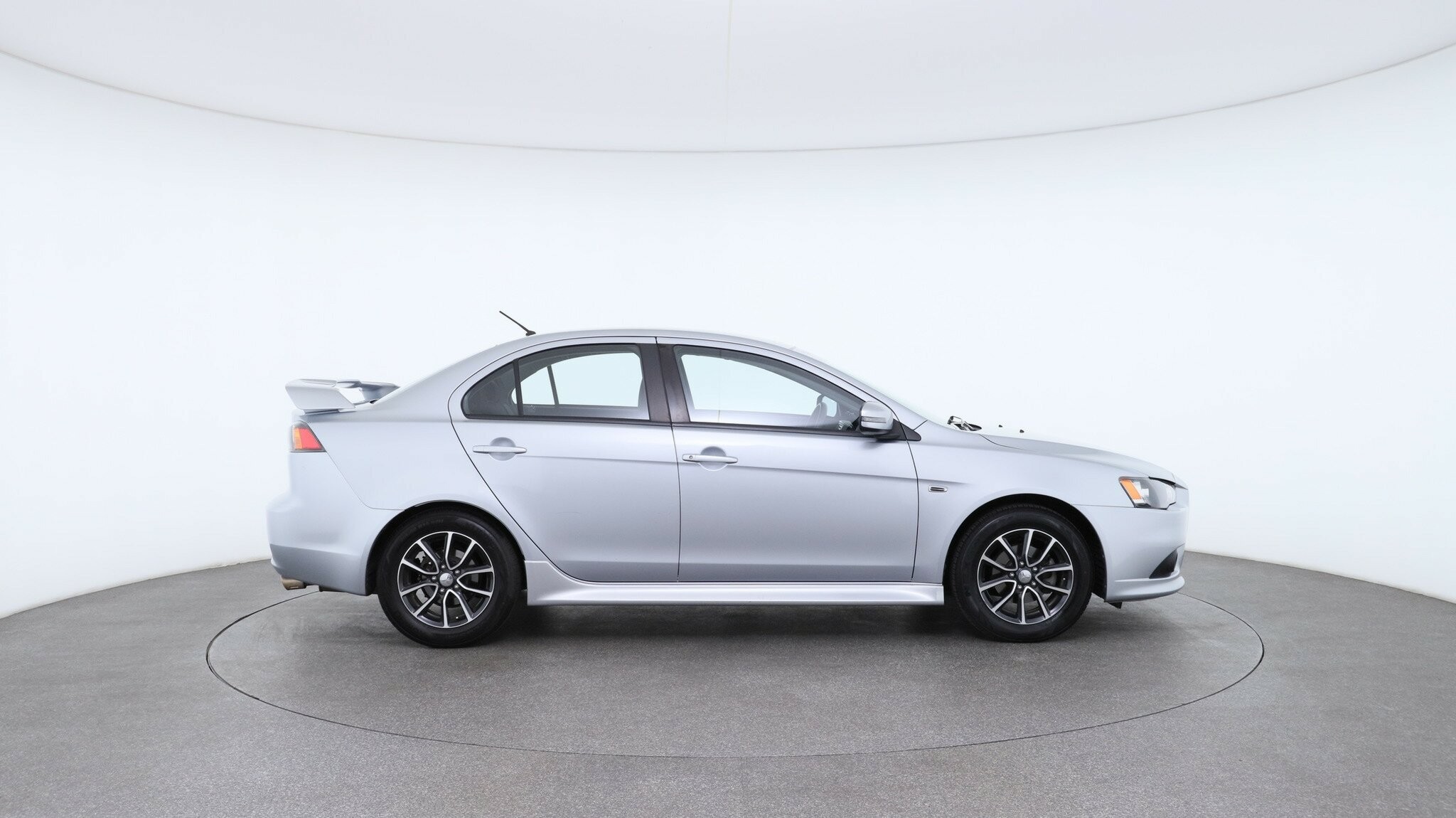 Mitsubishi Lancer image 4