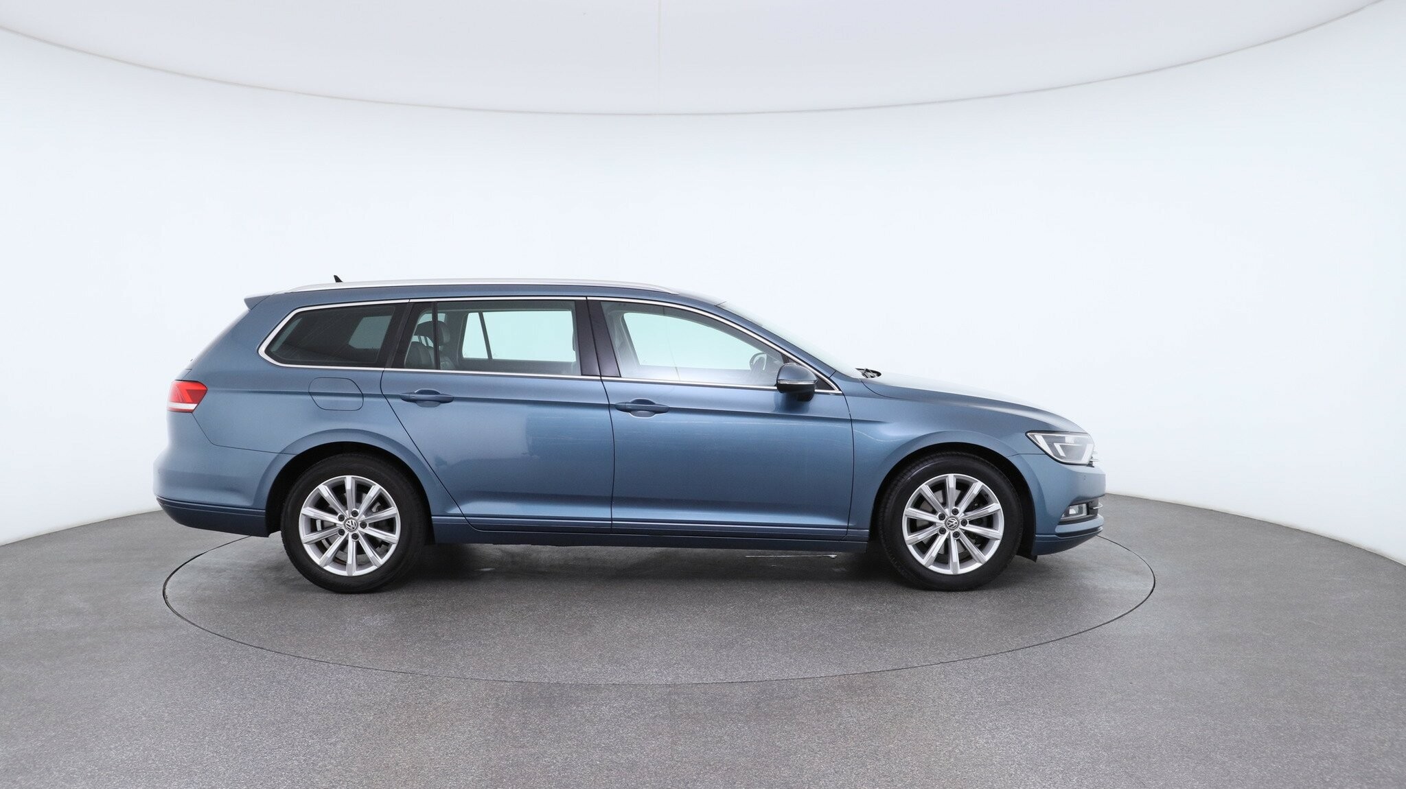 Volkswagen Passat image 3