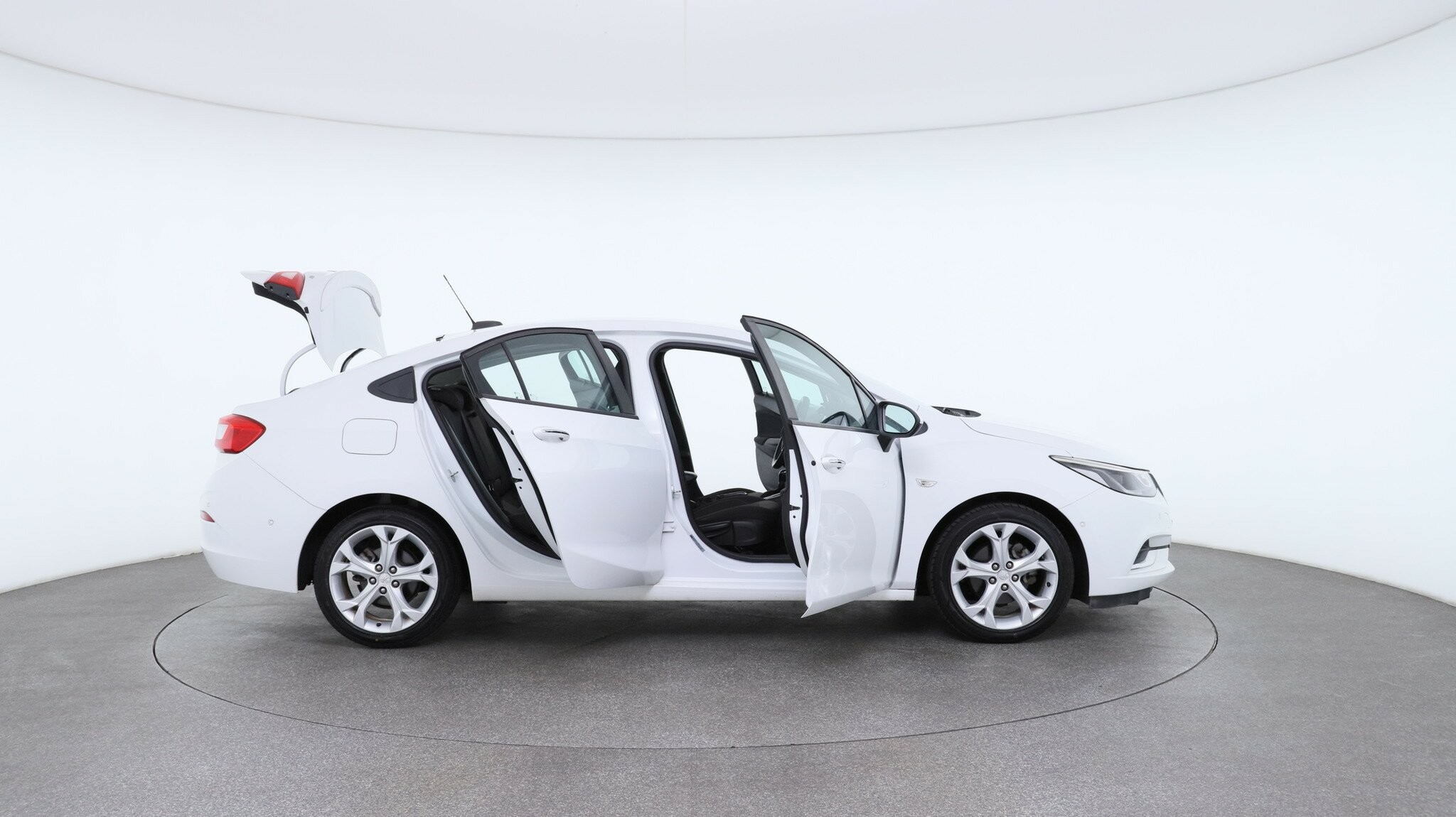 Holden Astra image 4