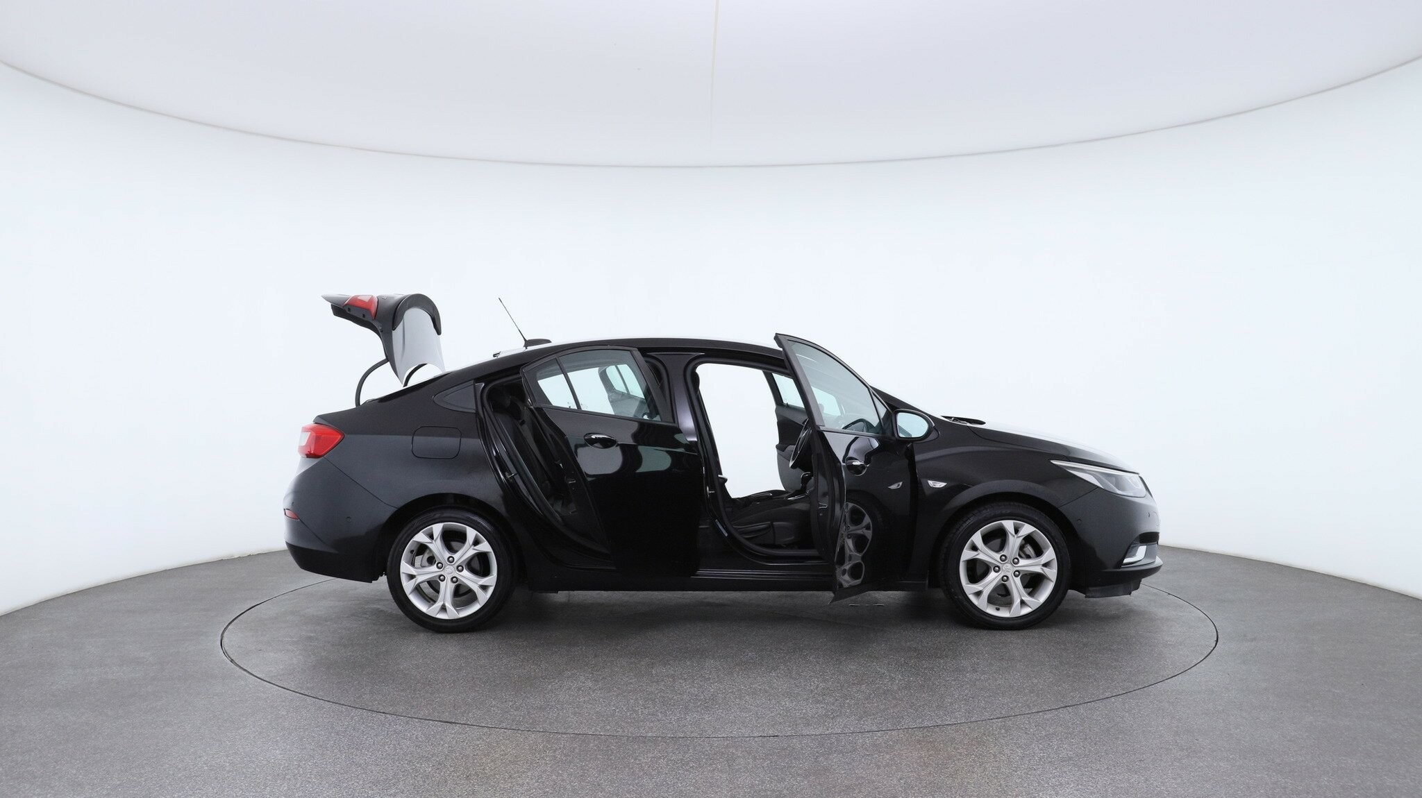 Holden Astra image 4