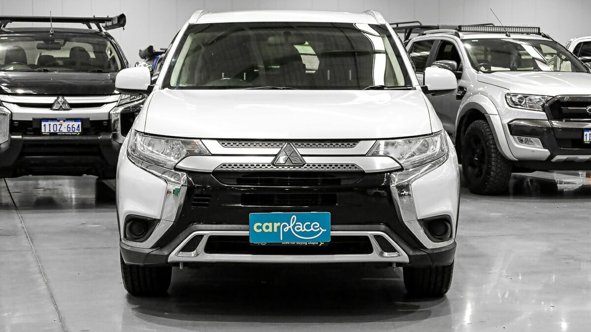Mitsubishi Outlander image 2