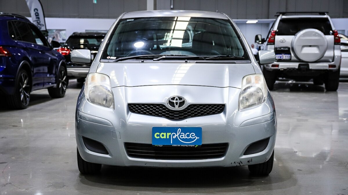 Toyota Yaris image 2