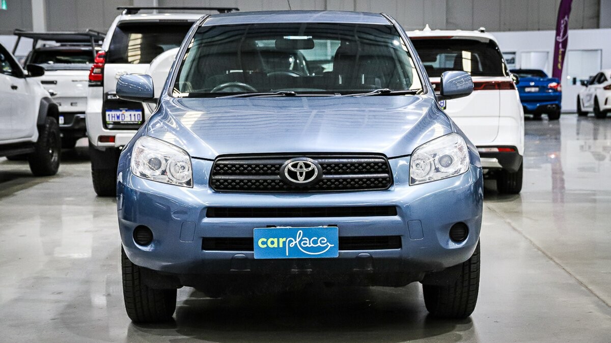 Toyota Rav4 image 2