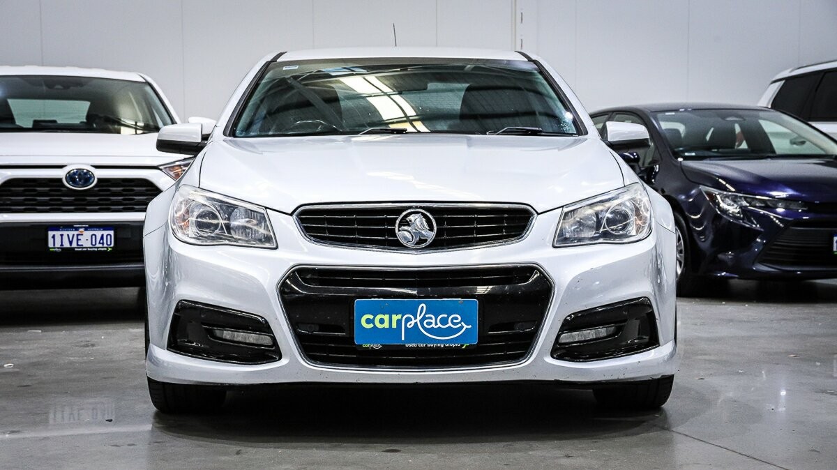 Holden Commodore image 2