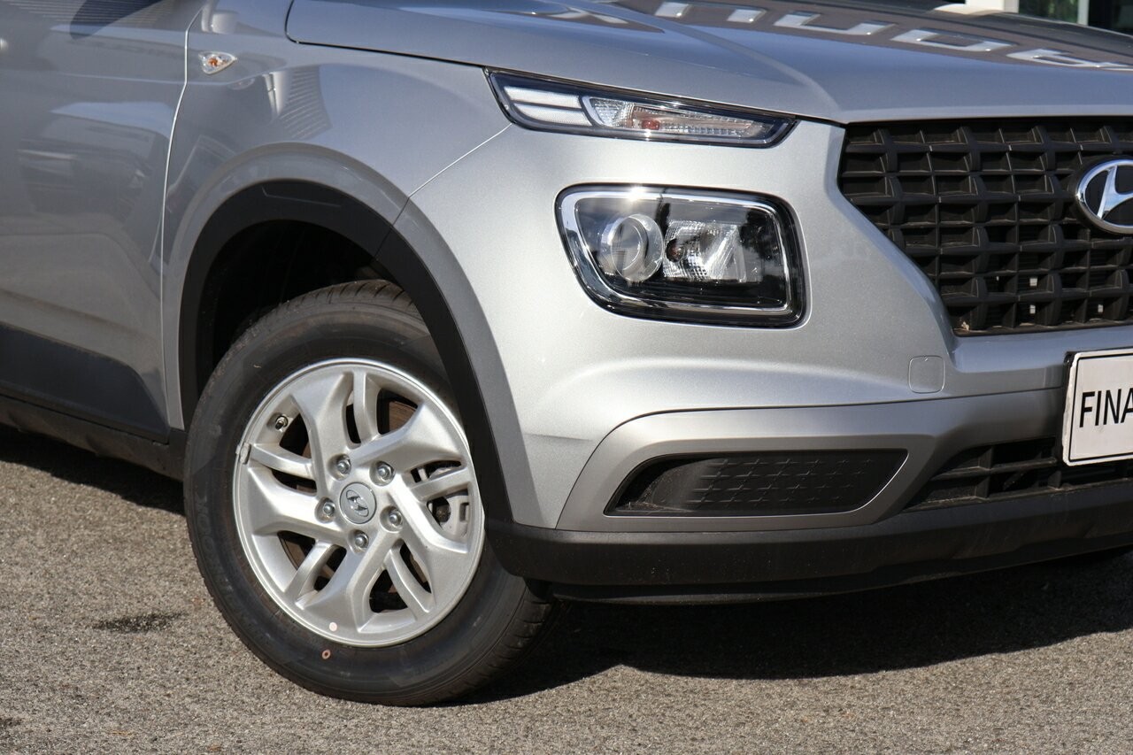 Hyundai Venue image 2