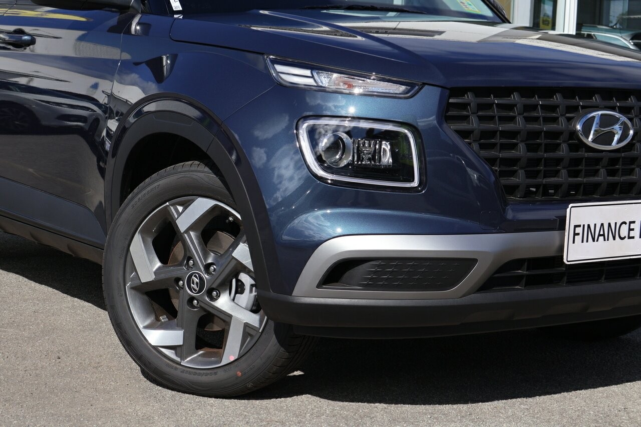 Hyundai Venue image 2