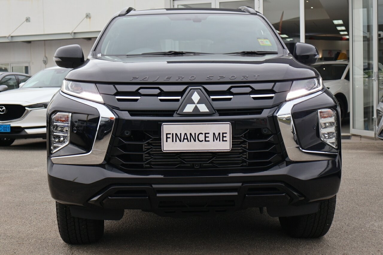 Mitsubishi Pajero Sport image 3