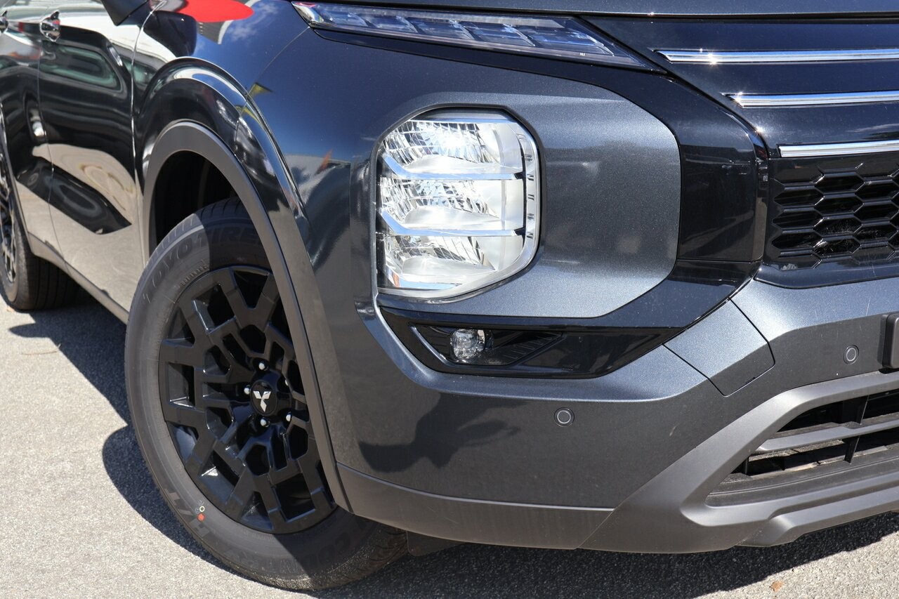 Mitsubishi Outlander image 2