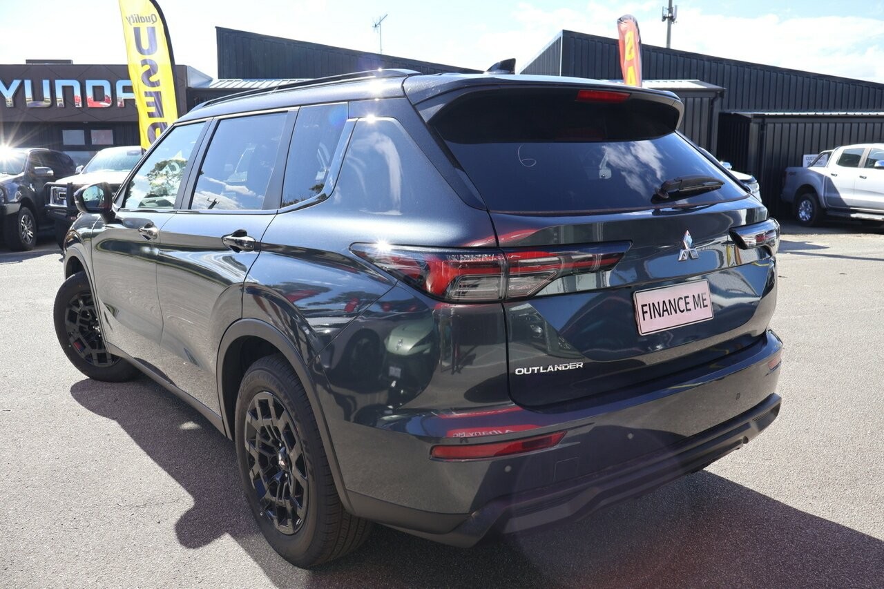 Mitsubishi Outlander image 3