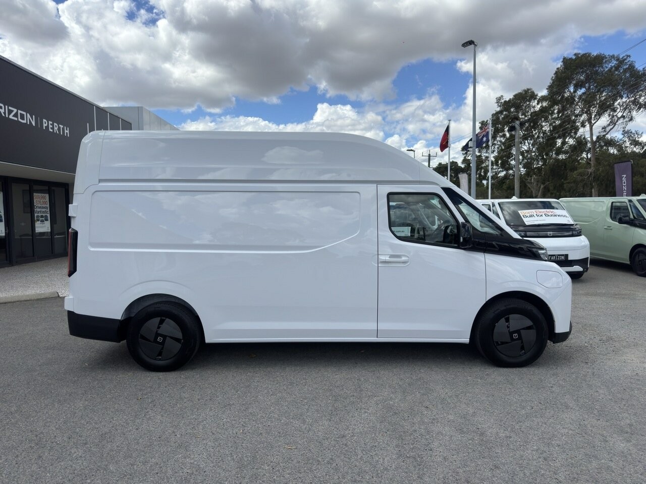 Farizon Supervan image 3