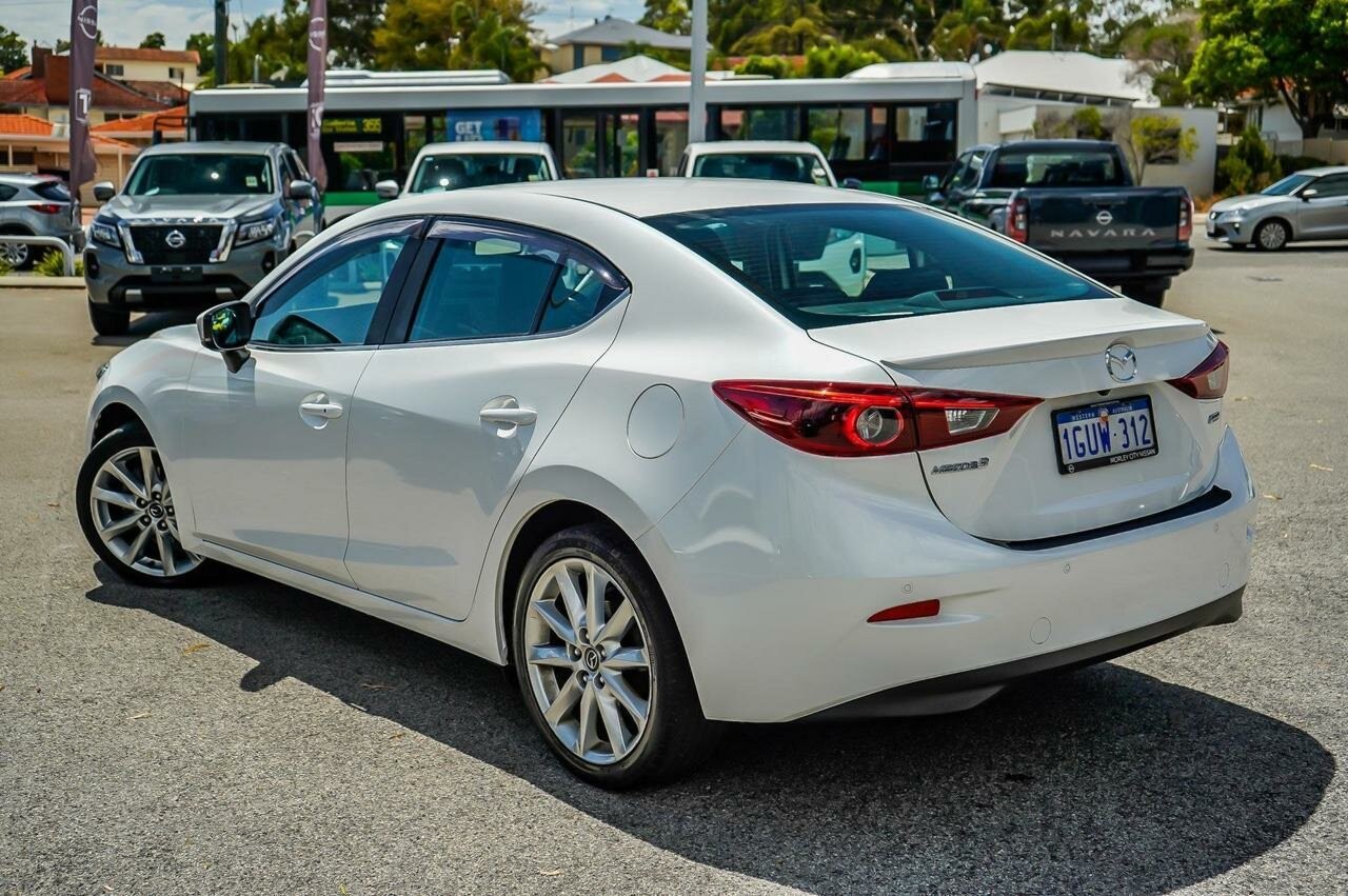Mazda 3 image 2