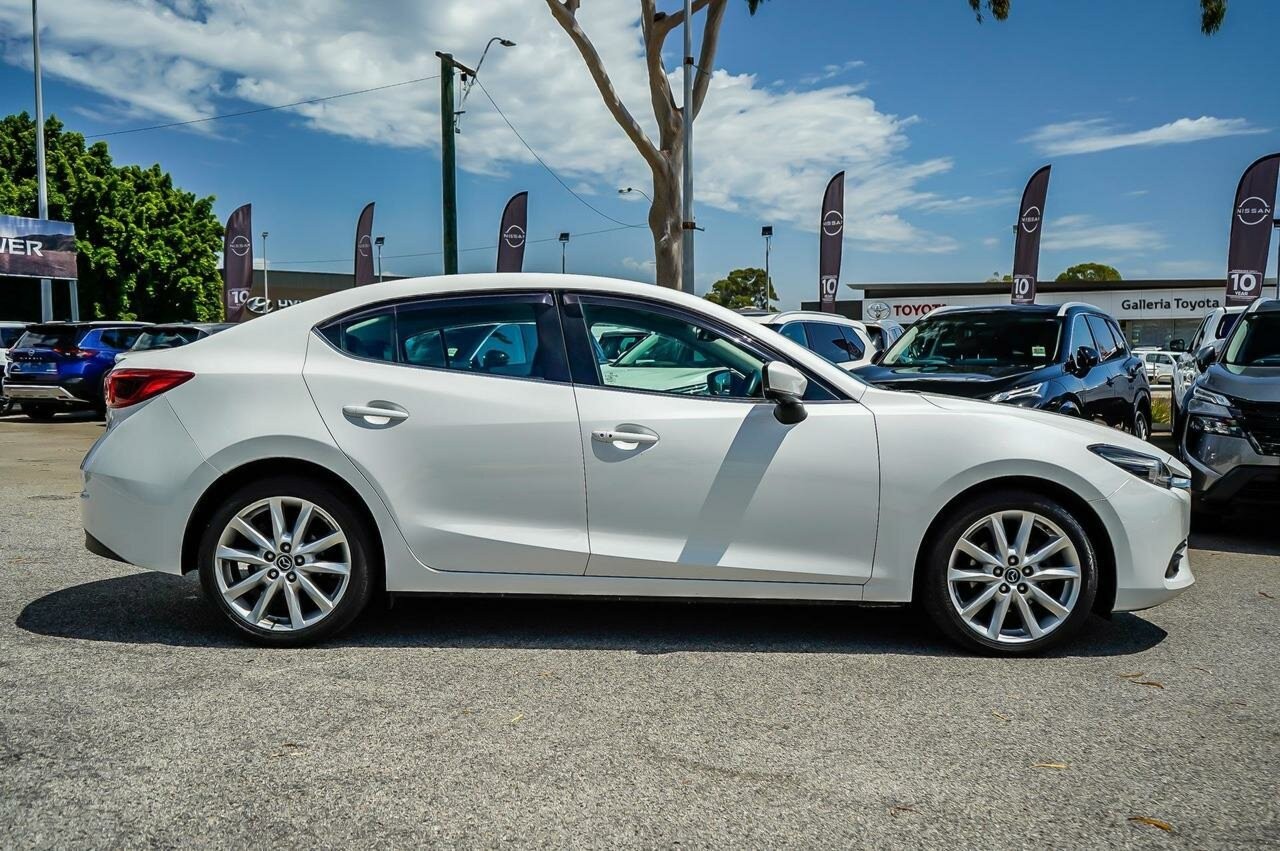 Mazda 3 image 3
