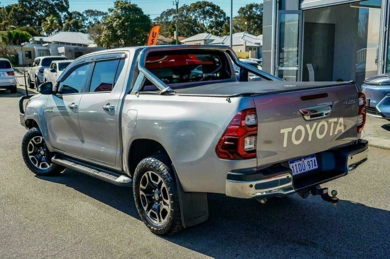 Toyota Hilux image 2