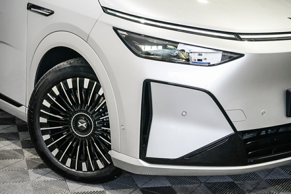Xpeng X9 image 2