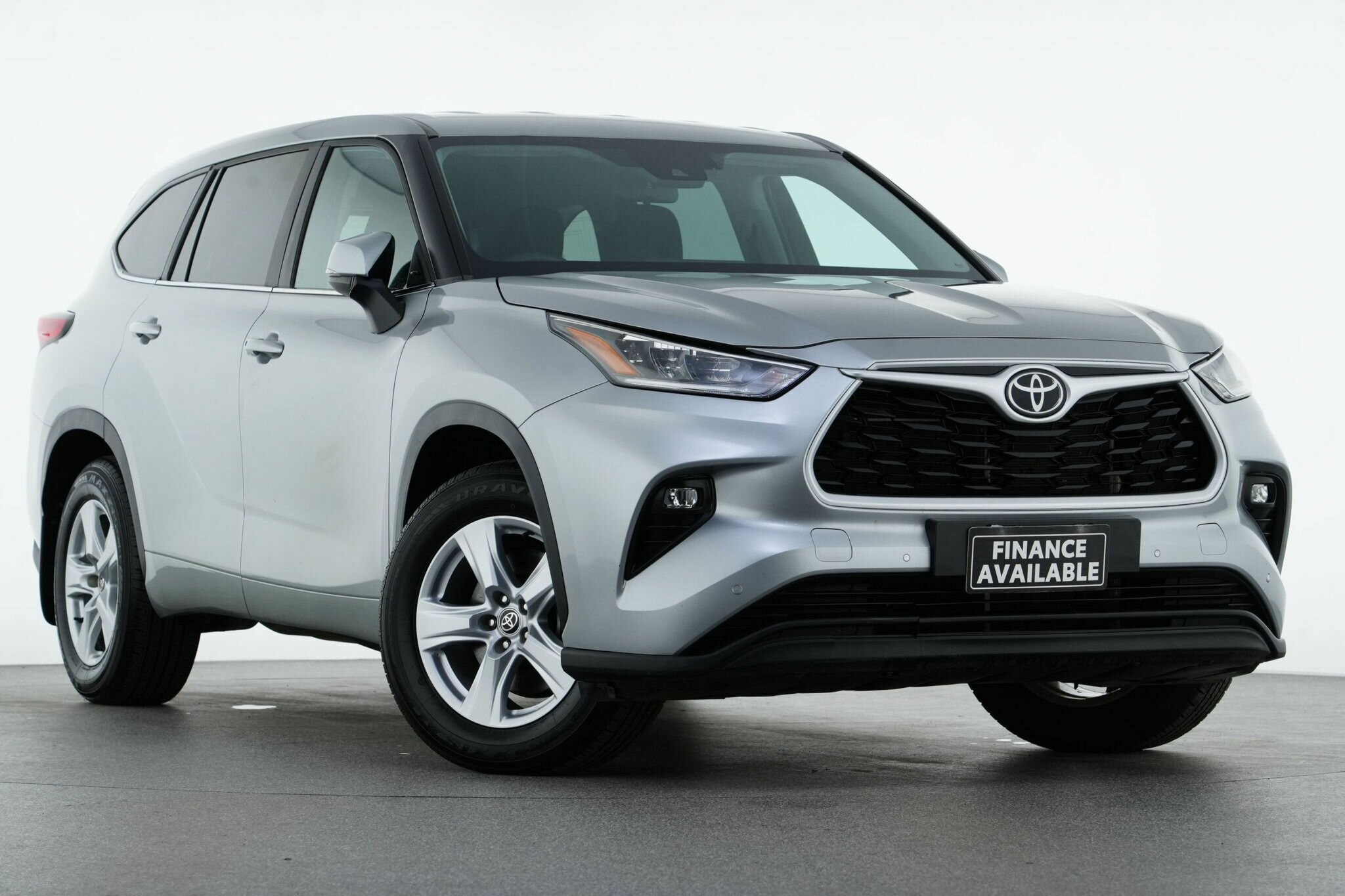 Toyota Kluger image 1