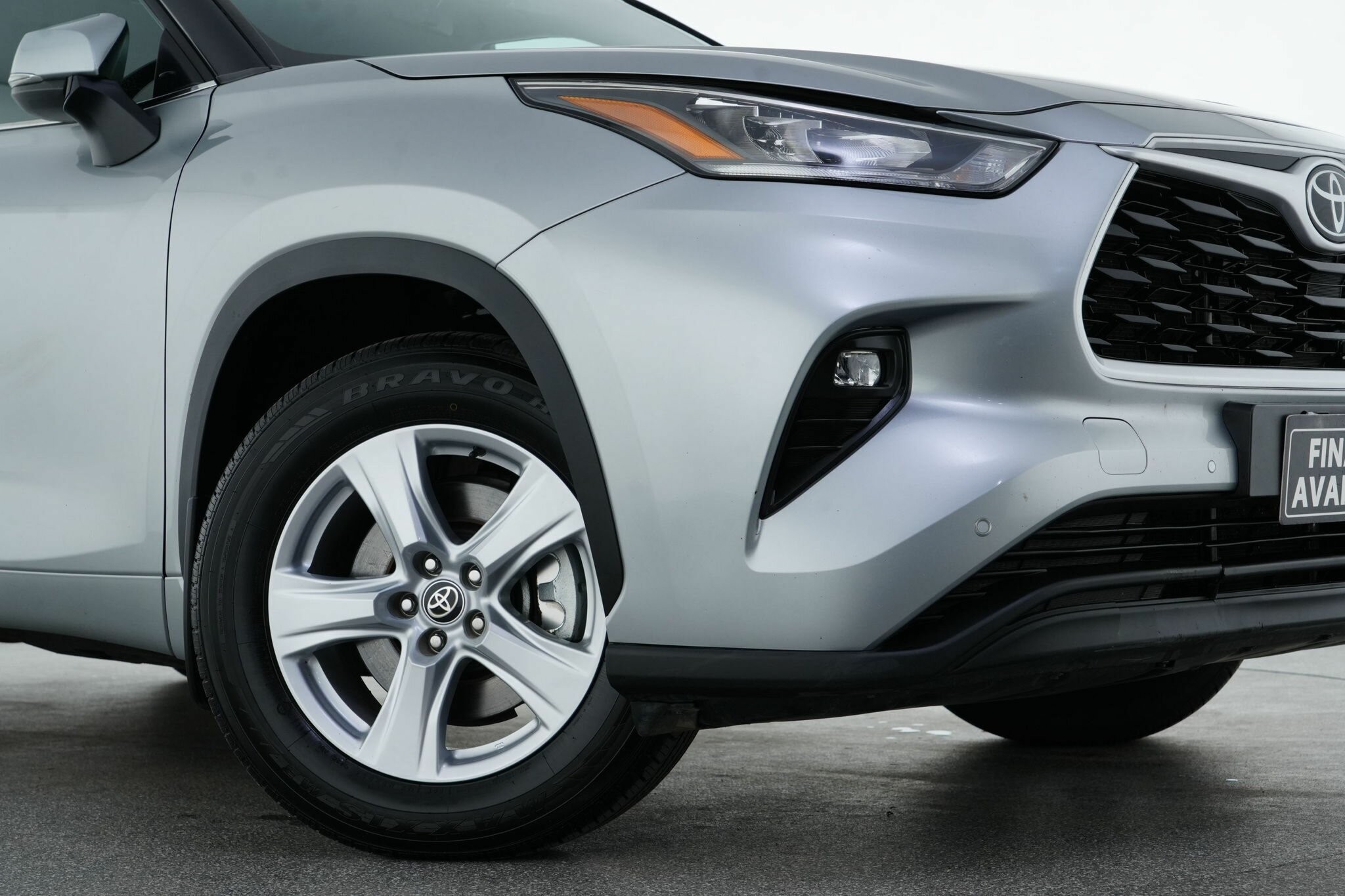 Toyota Kluger image 2