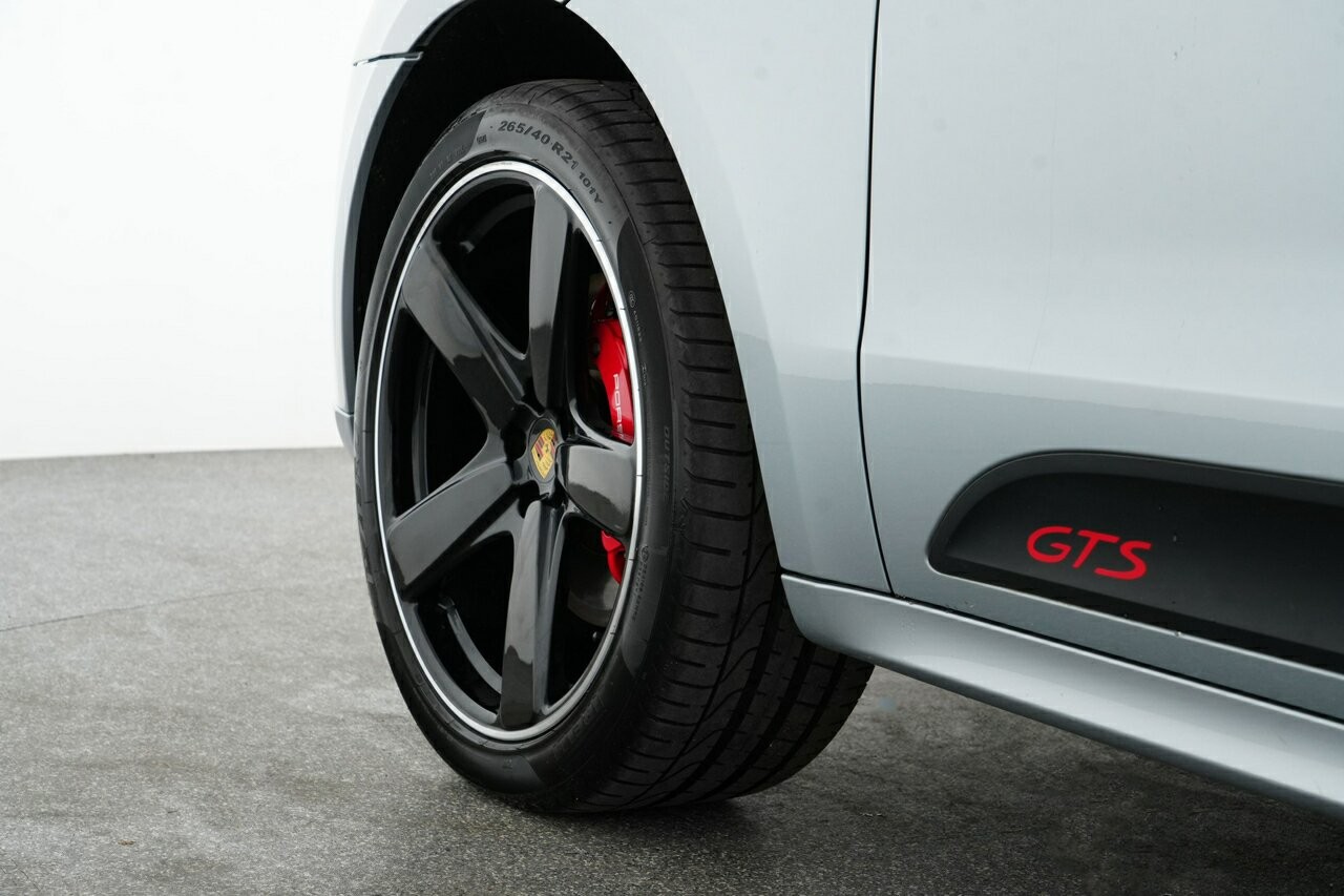 Porsche Macan image 4