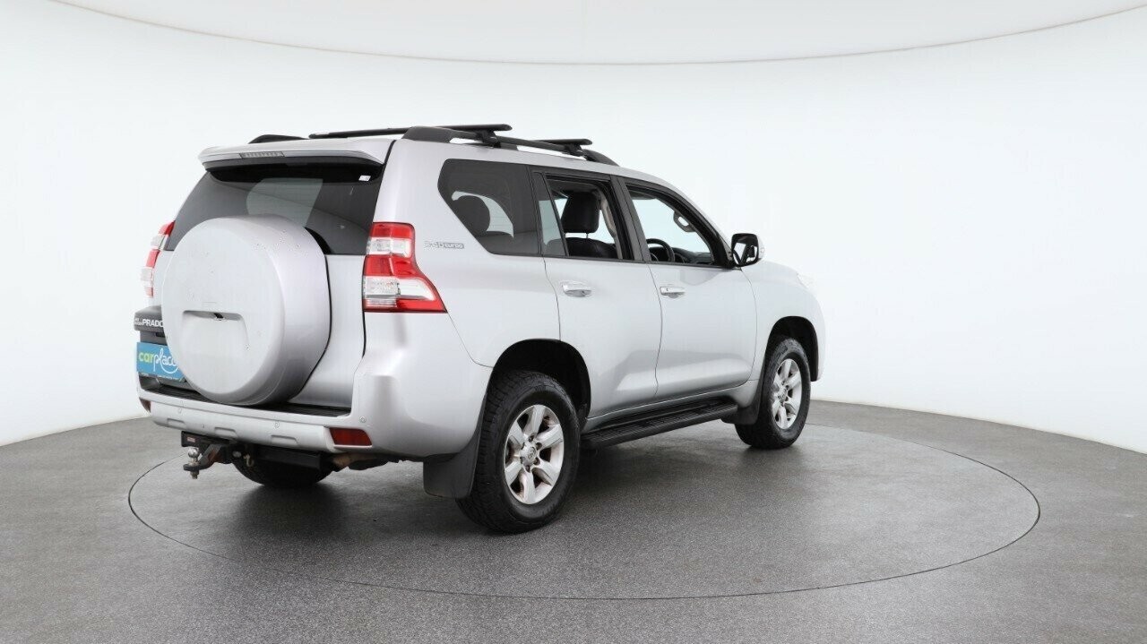 Toyota Landcruiser Prado image 4