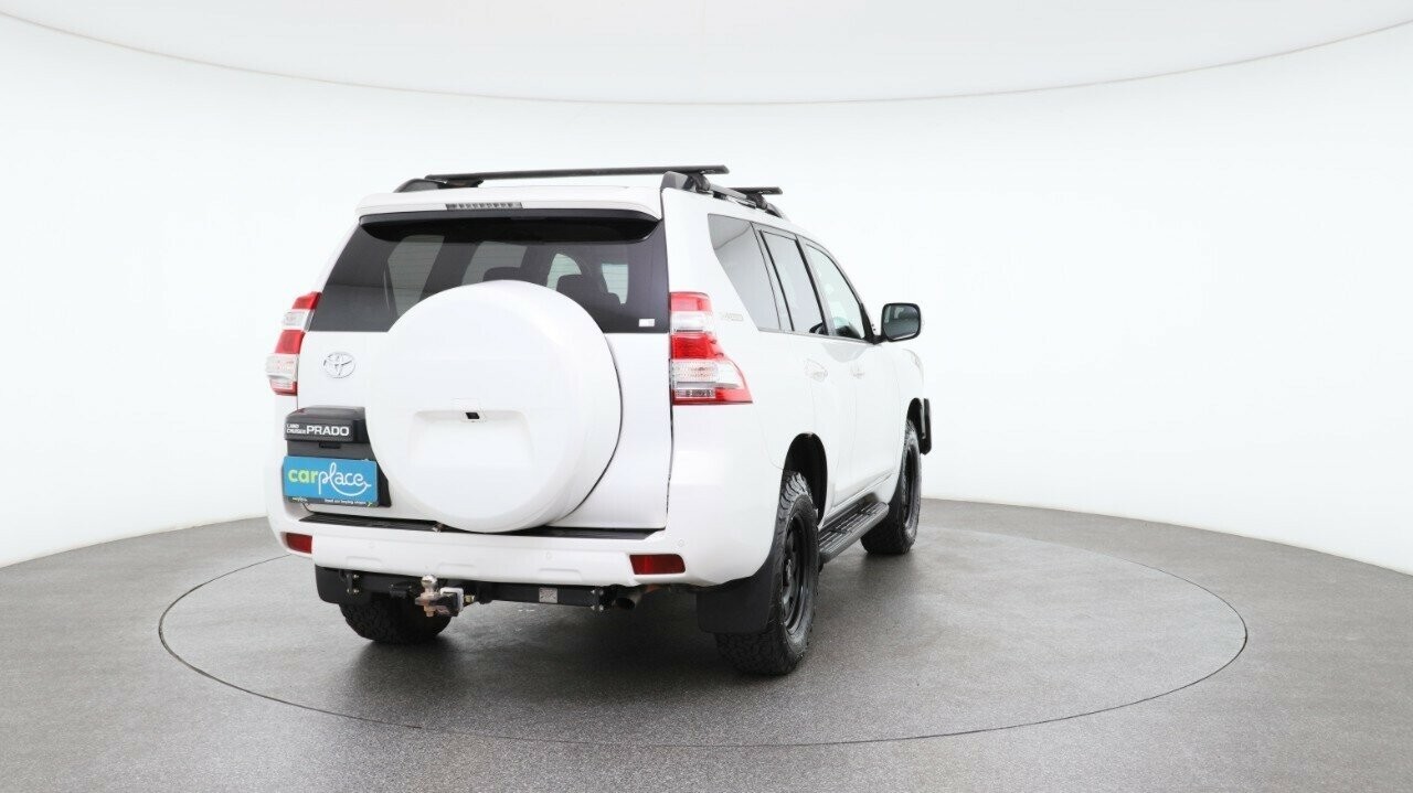 Toyota Landcruiser Prado image 3