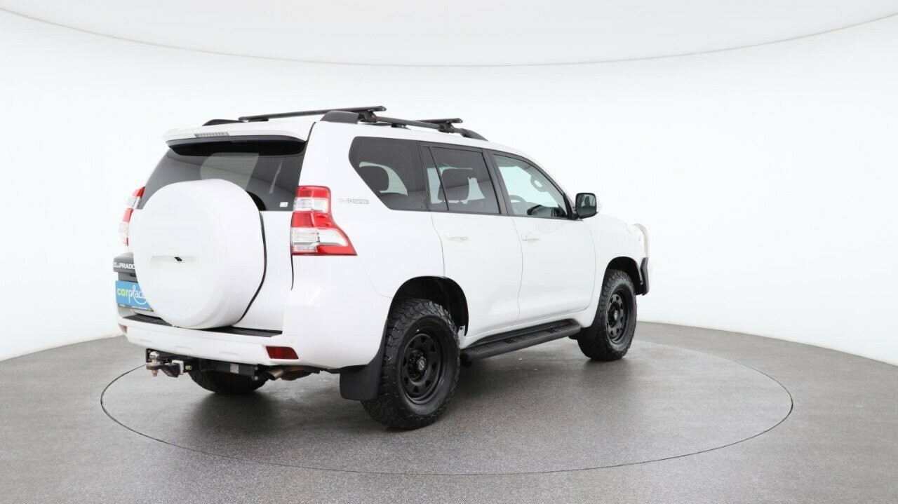 Toyota Landcruiser Prado image 4