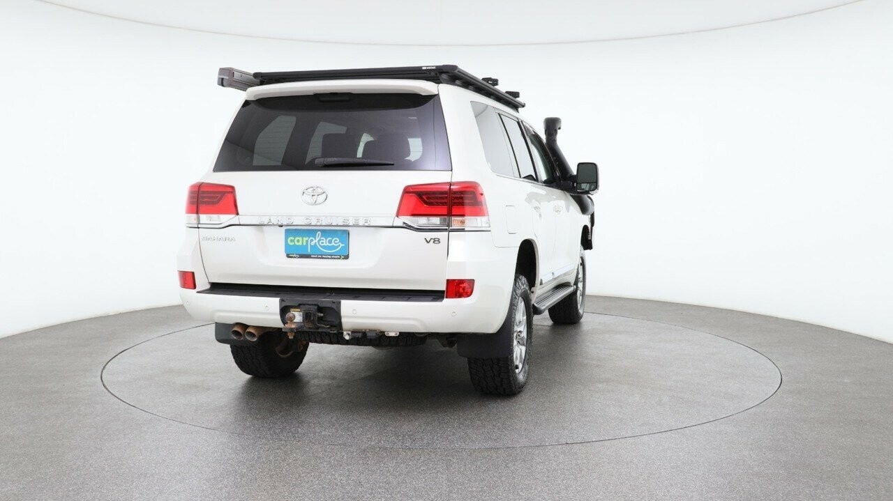 Toyota Landcruiser image 3