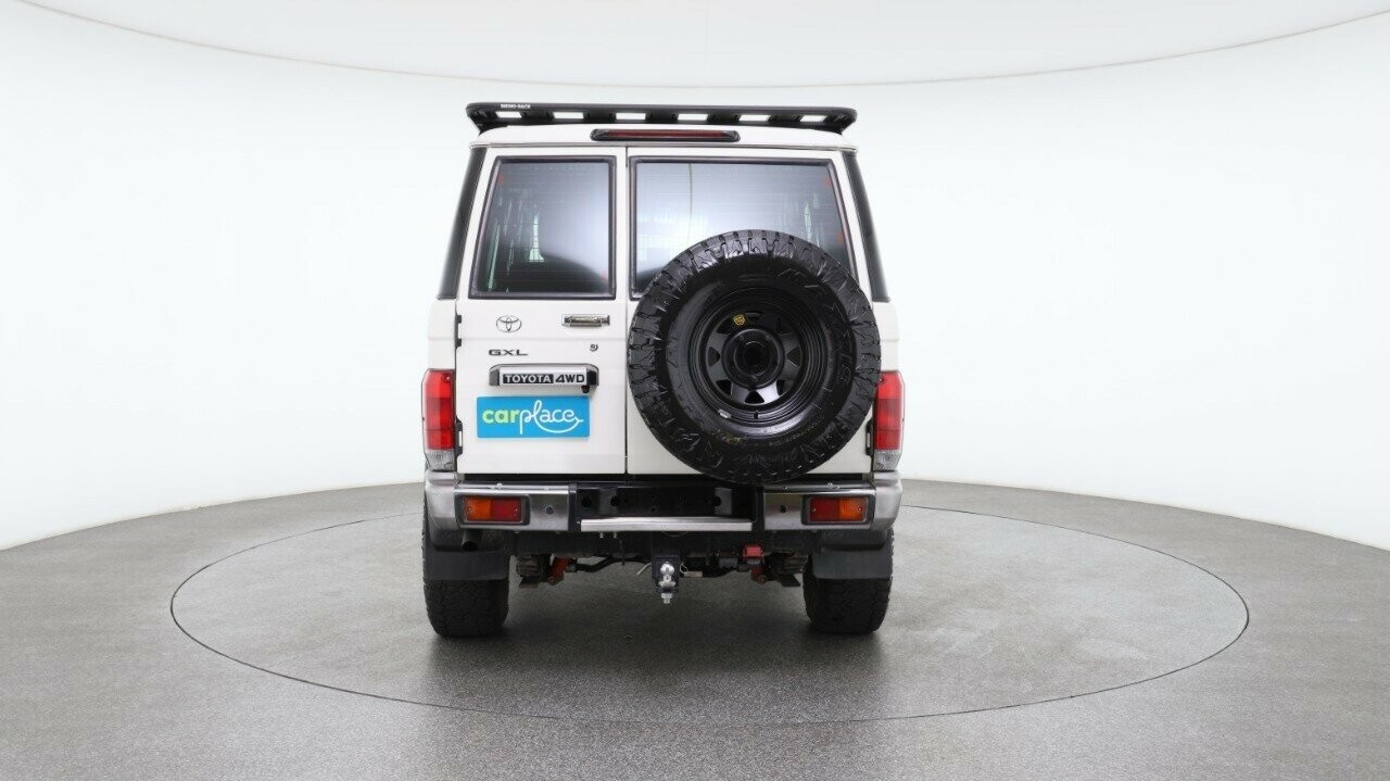 Toyota Landcruiser image 2