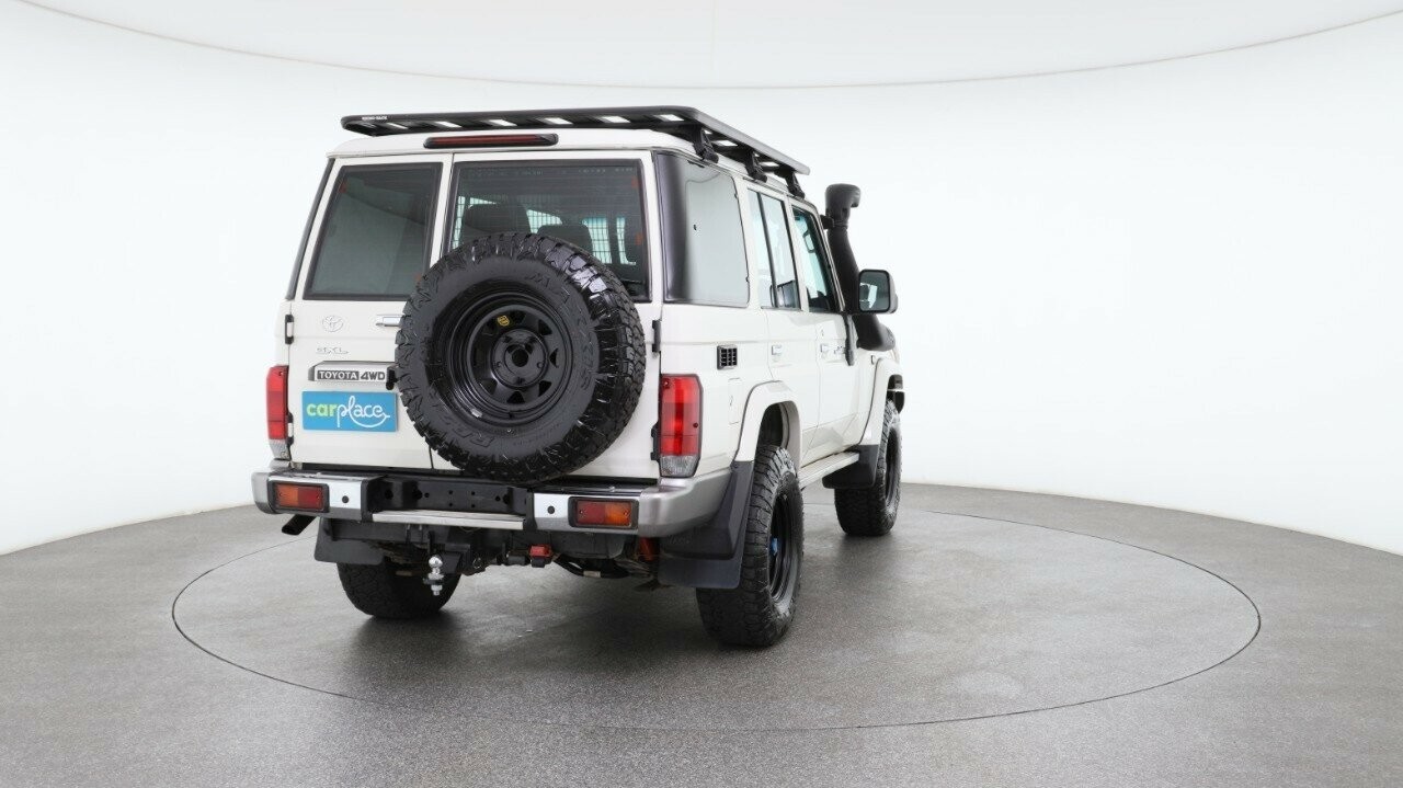 Toyota Landcruiser image 3