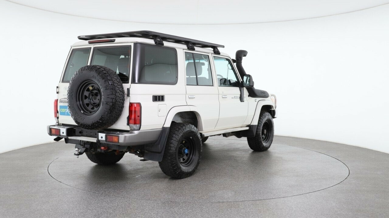 Toyota Landcruiser image 4