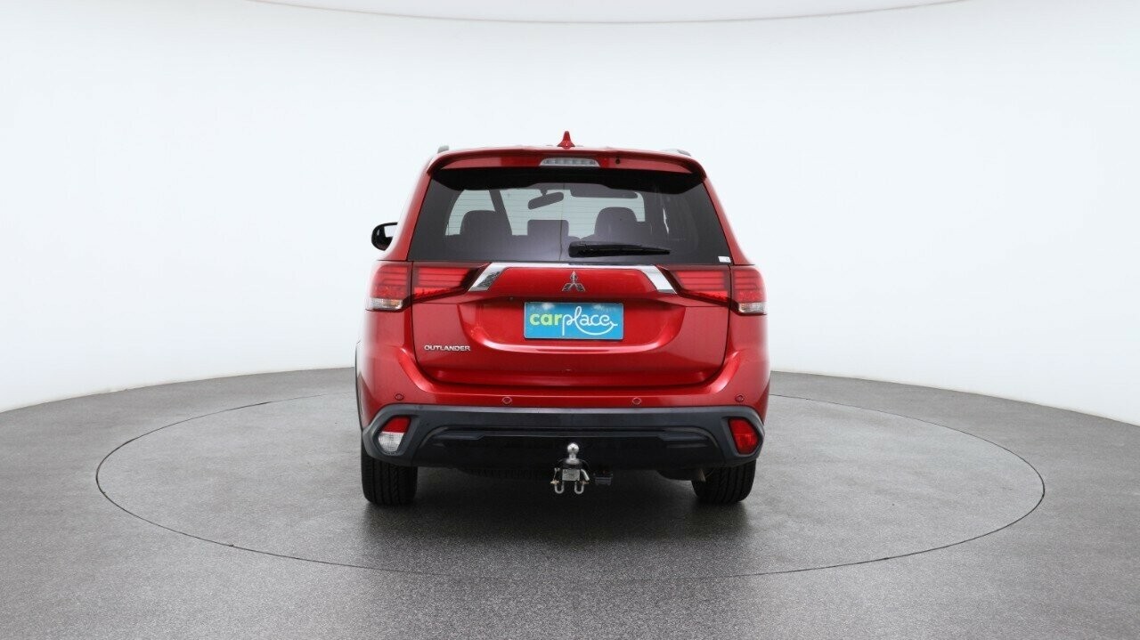 Mitsubishi Outlander image 2